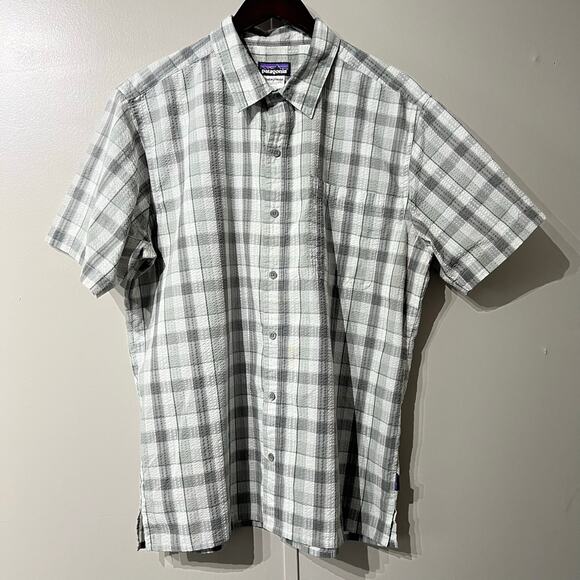 Patagonia Plaid Seersucker Button Down Short Sleeves Shirt | Men's Size Large - Picture 1 of 9